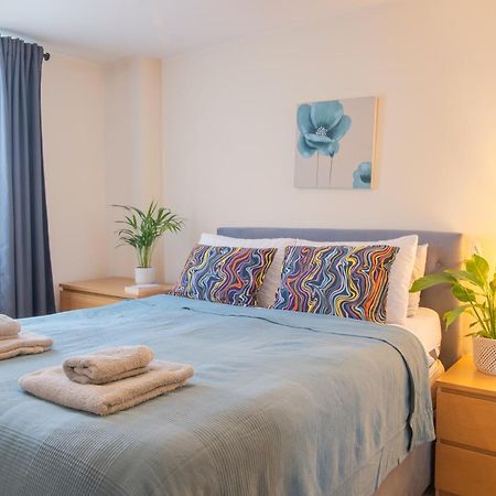 Stay In Our Stylish Flat! & Secure Building & Sleeps Up To 4 Birmingham Dış mekan fotoğraf